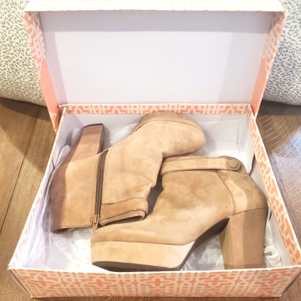 Gianni Bini Suede Ankle Boots (9.5M)